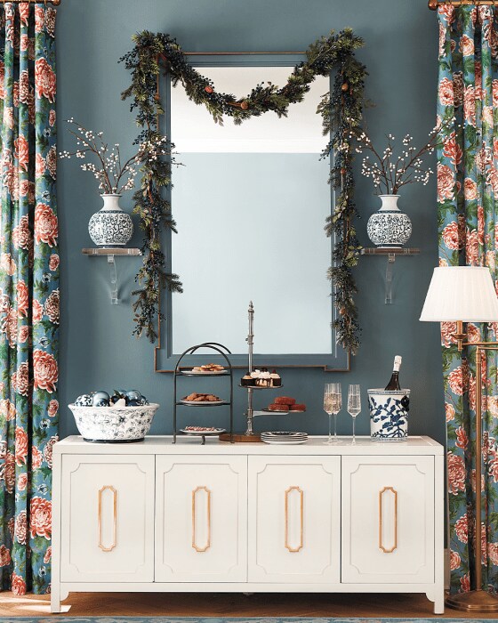 How to Measure for Garland and Wreaths Around Your Home