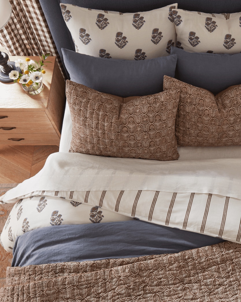 How to Mix and Match Patterned Bedding How to Decorate