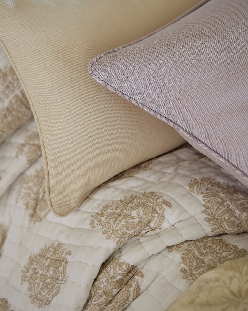 How to Mix and Match Patterned Bedding How To Decorate