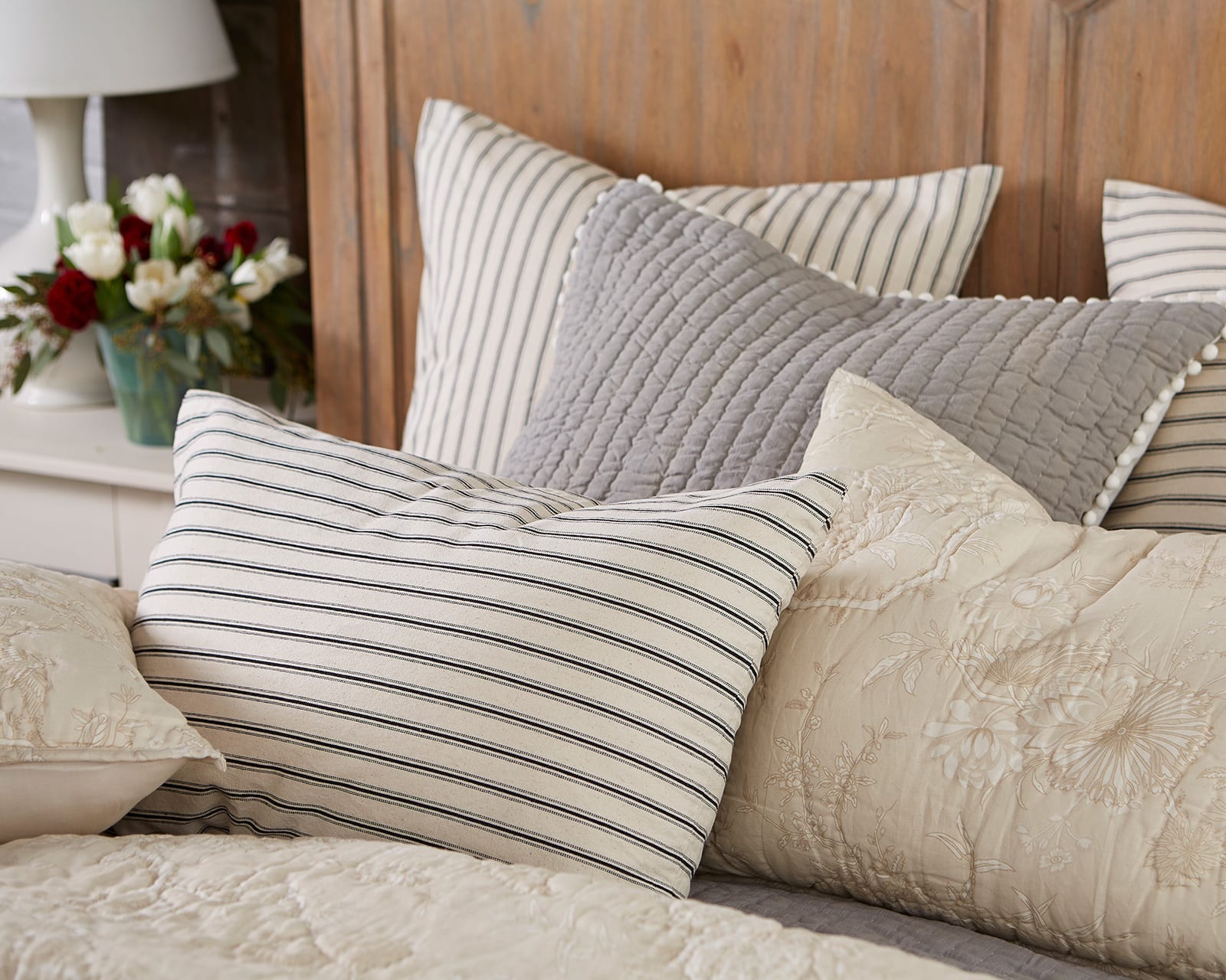 How to Mix and Match Patterned Bedding How to Decorate