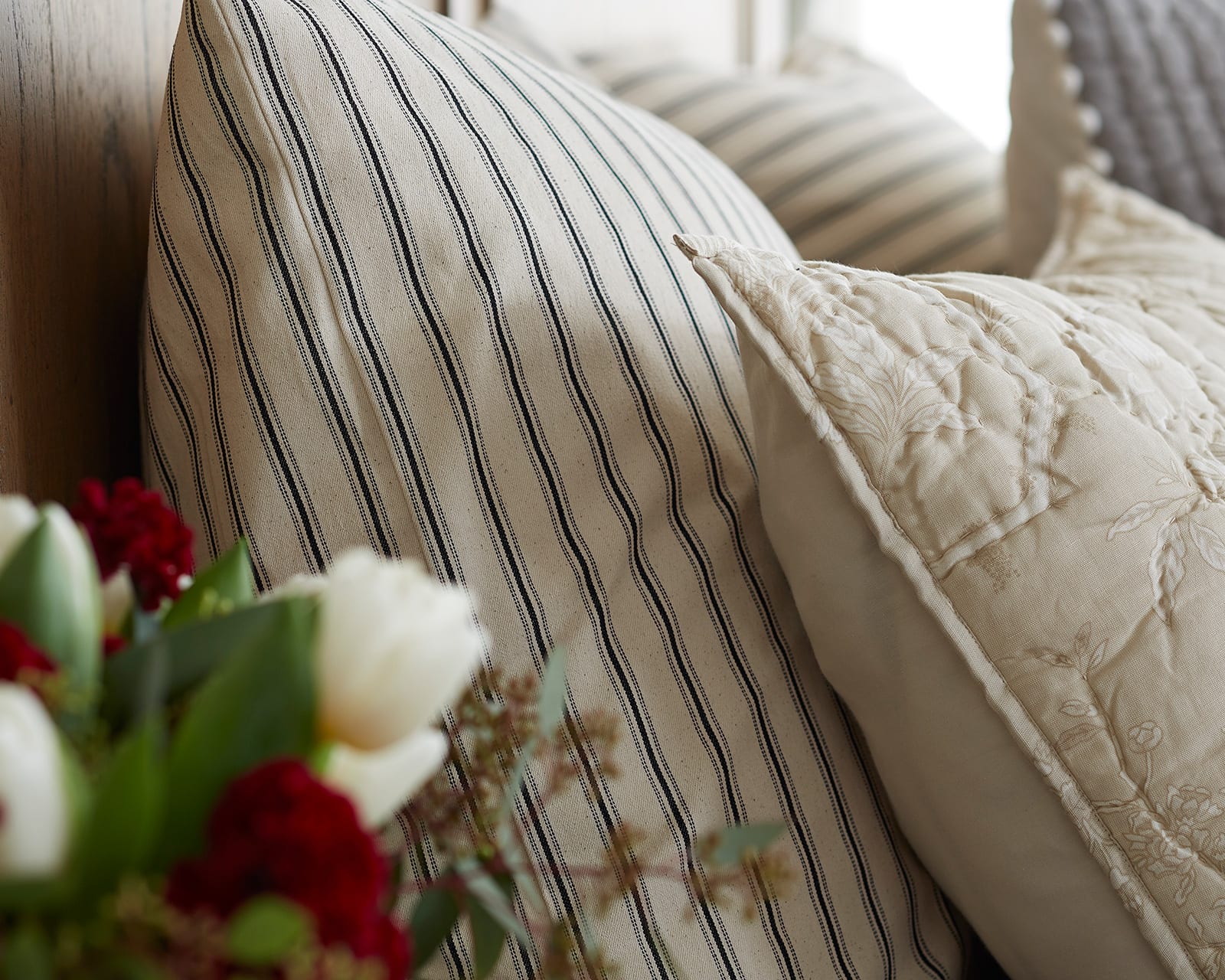 How to Mix and Match Patterned Bedding How To Decorate