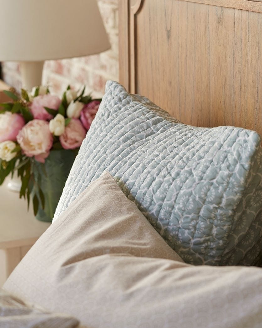 How to Mix and Match Patterned Bedding - How To Decorate