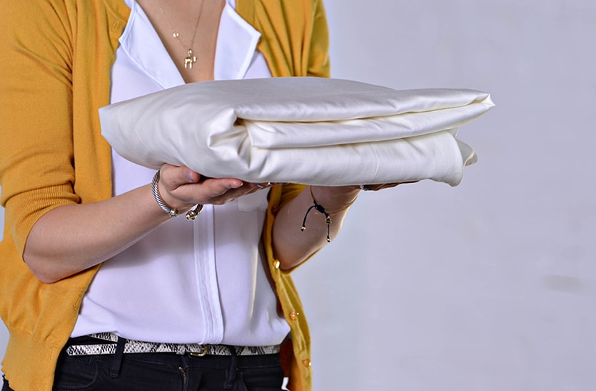 Video How to Fold a Fitted Sheet How to Decorate