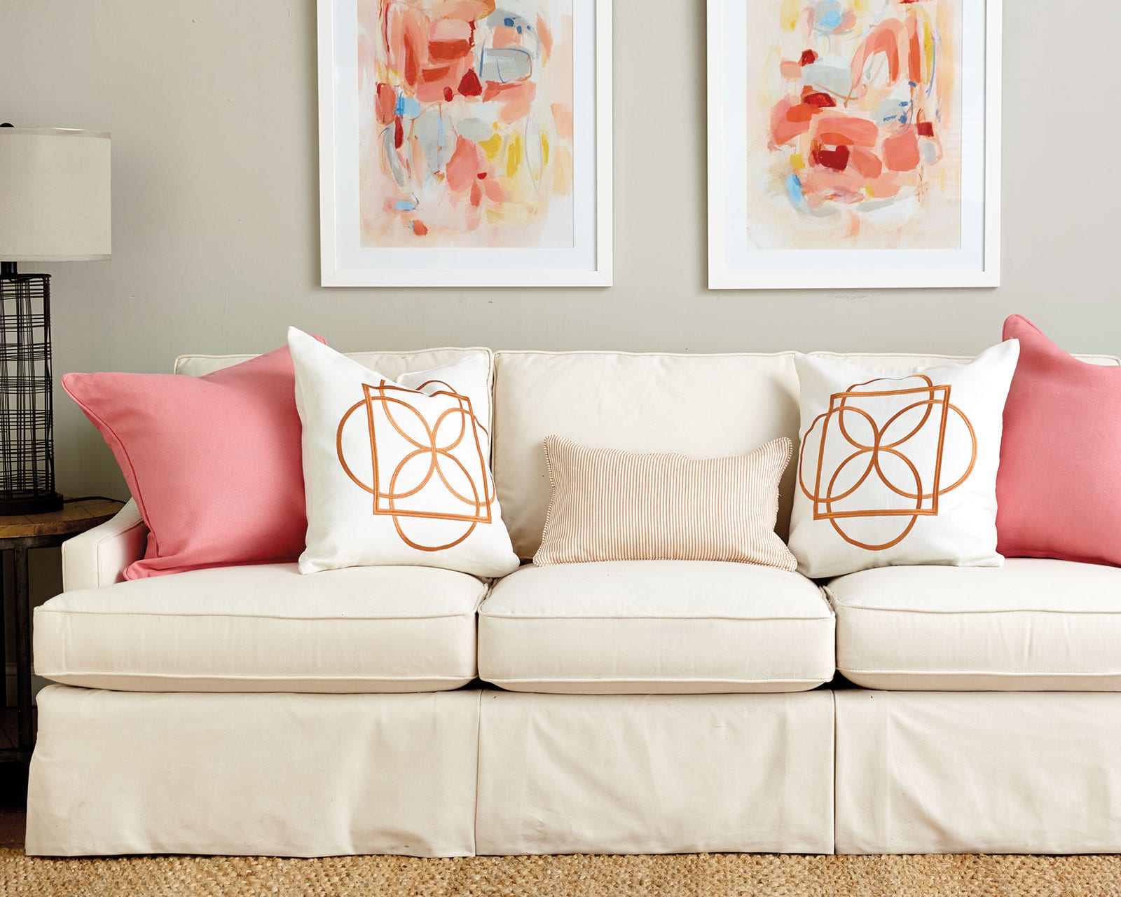 How To Pick Perfect Decorative Throw Pillows For Your Sofa, Bed Or Chair —  DESIGNED