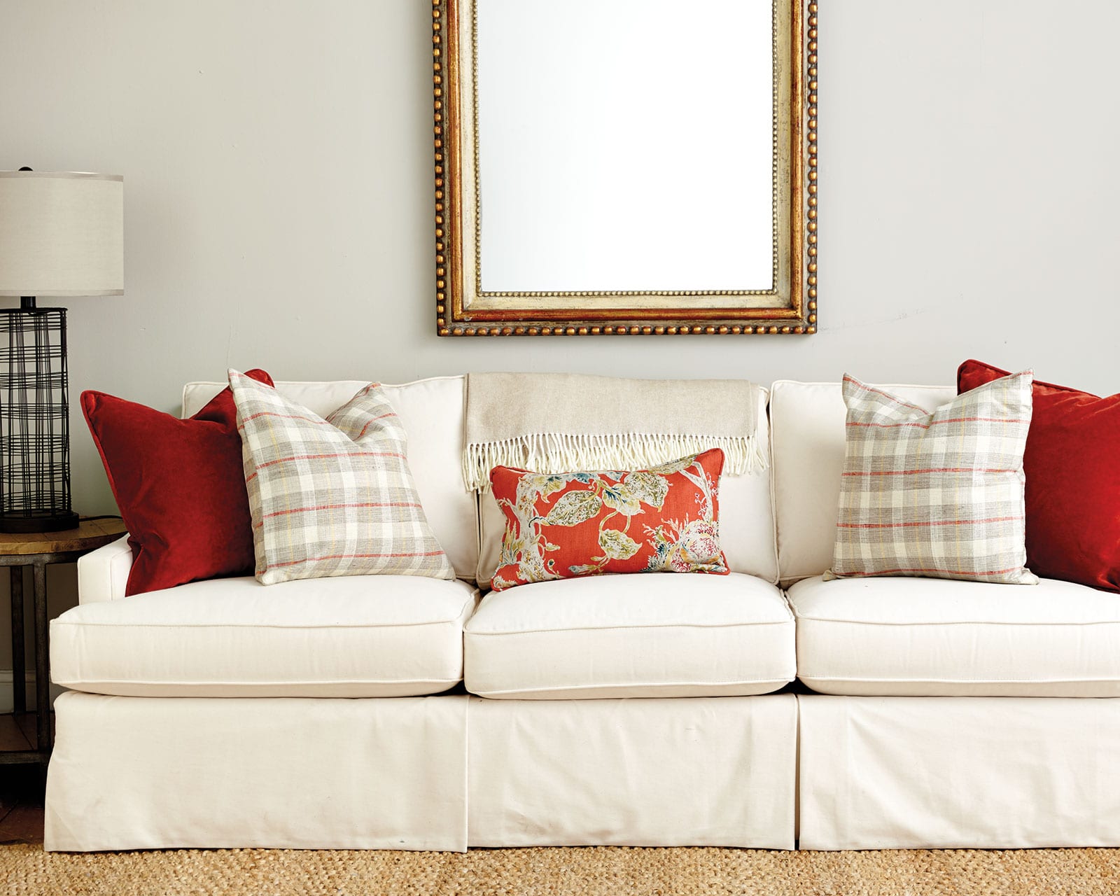 Your Guide to Styling Sofa Throw Pillows