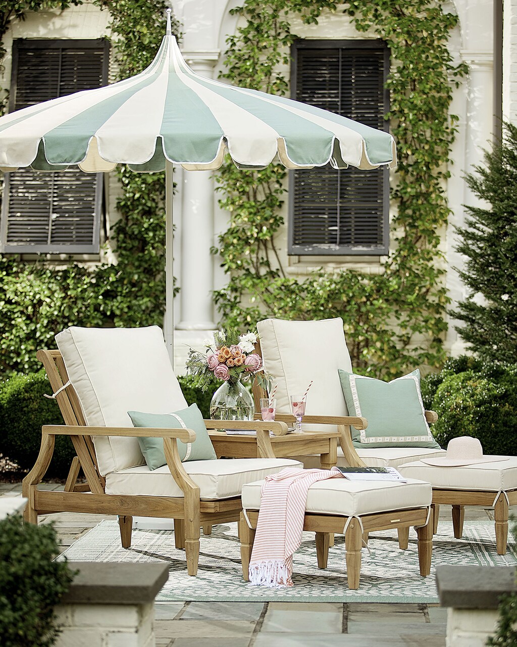 12 Ways to Make a Big Outdoor Statement How to Decorate