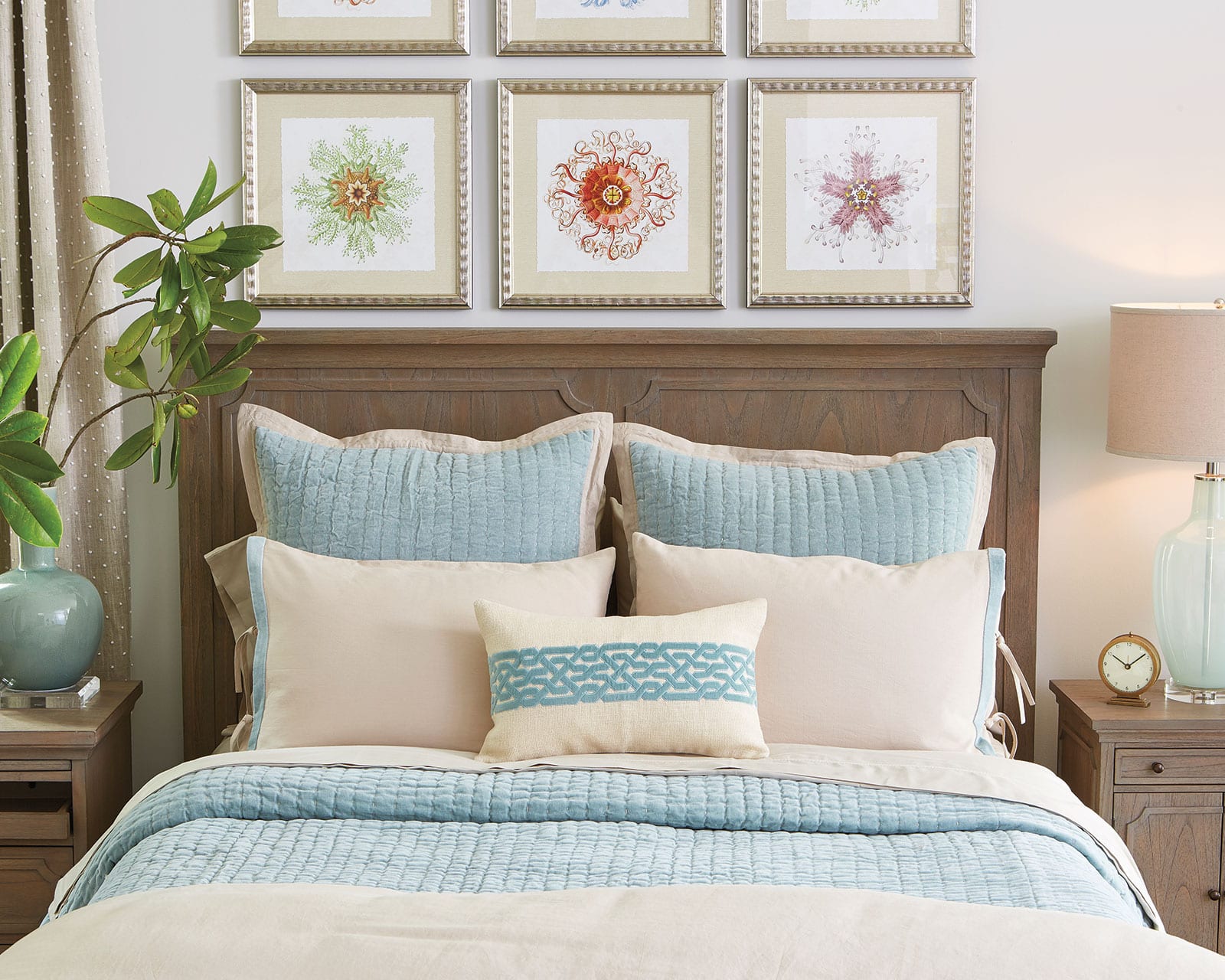 How to Arrange Decorative Toss Pillows on Bed