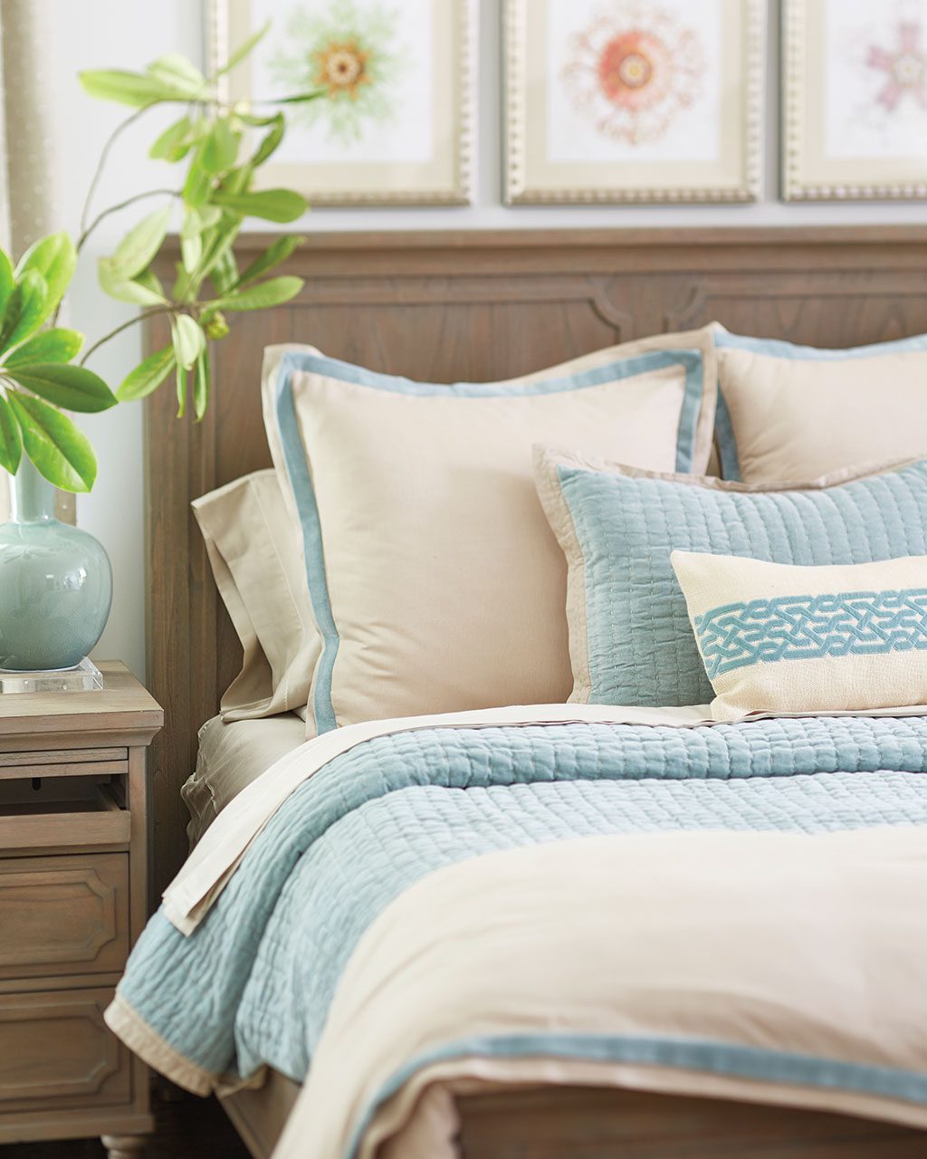 Styling Your Bed is Easy with Our Pillow Formations Chart