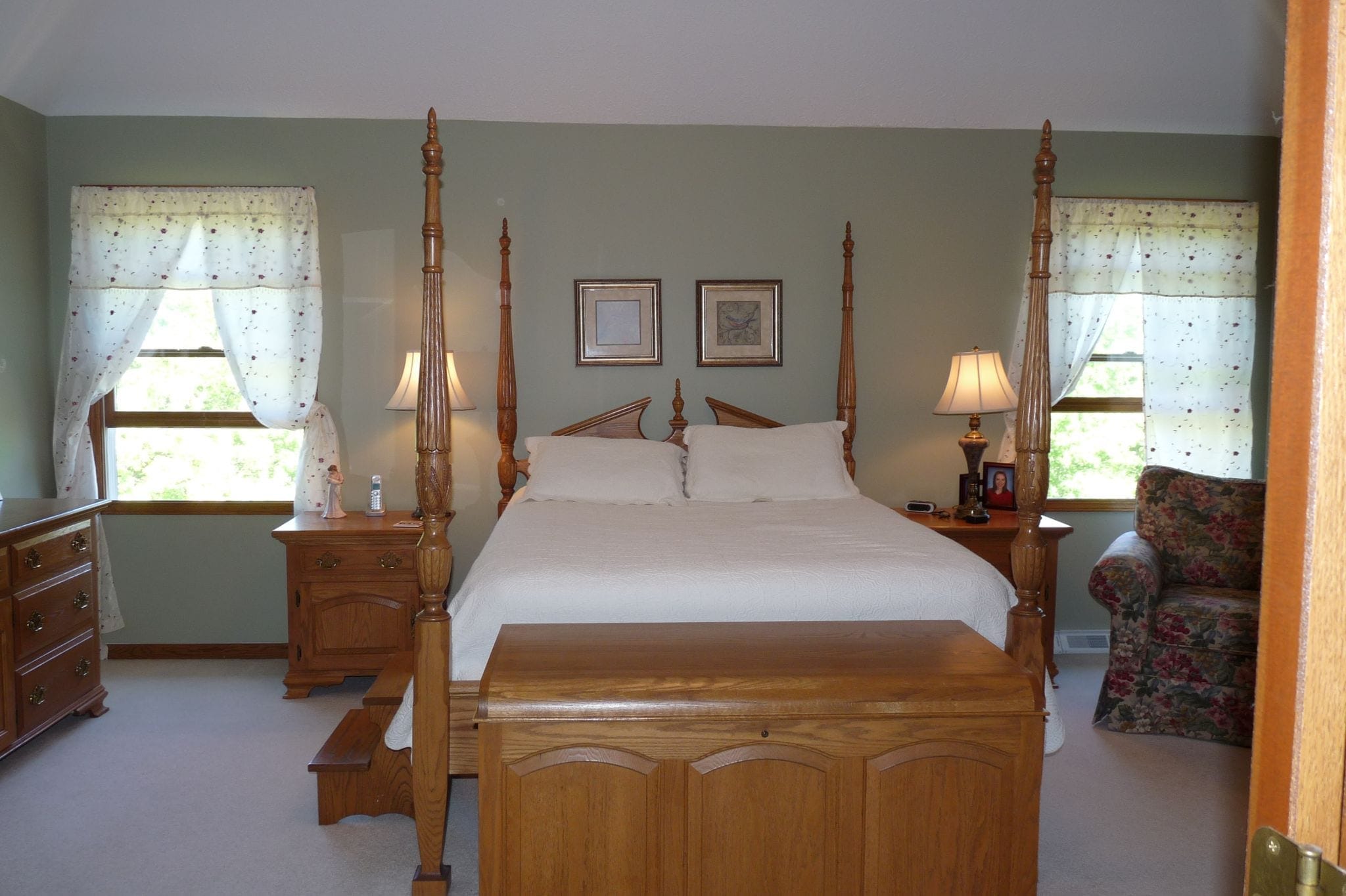 Updating a 90's master bedroom