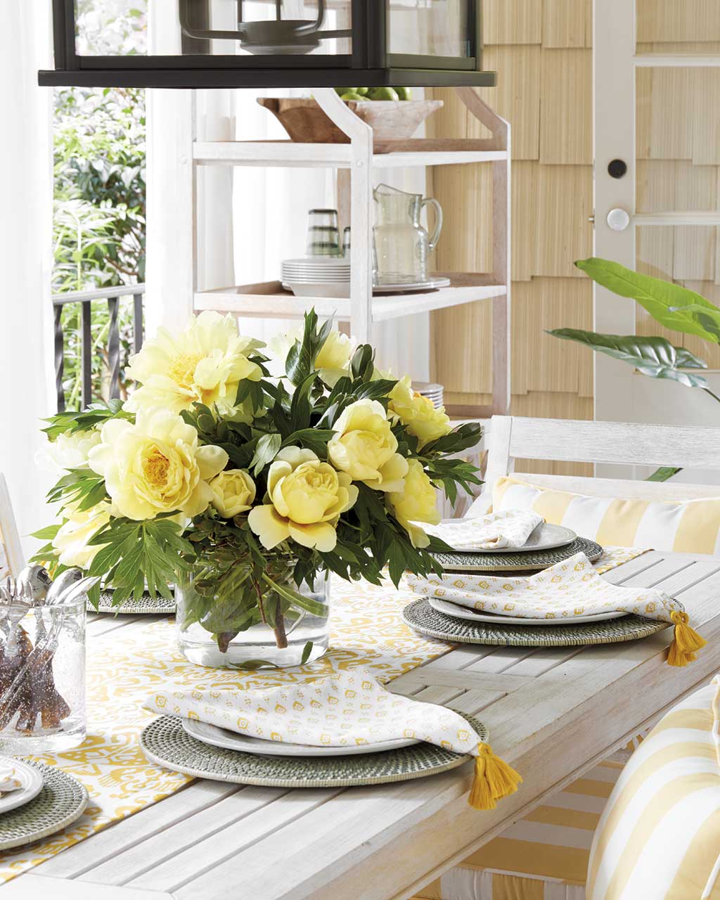 Outdoor Dining Table Centerpiece Ideas