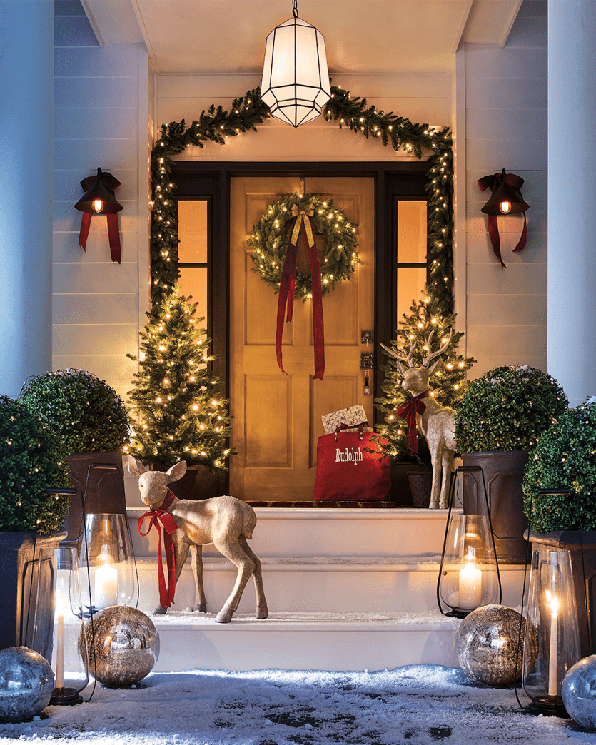10 Front Doors Styled with Outdoor Christmas Decorations