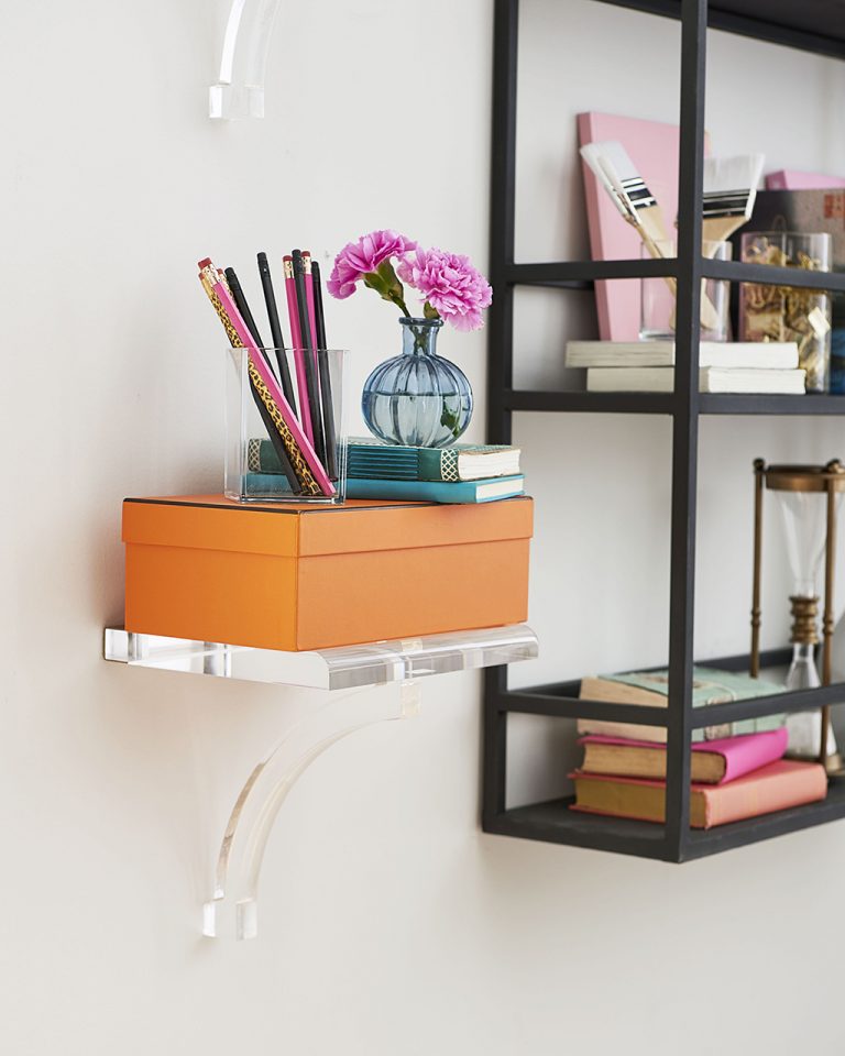 How to Use a Decorative Wall Bracket in Your Room