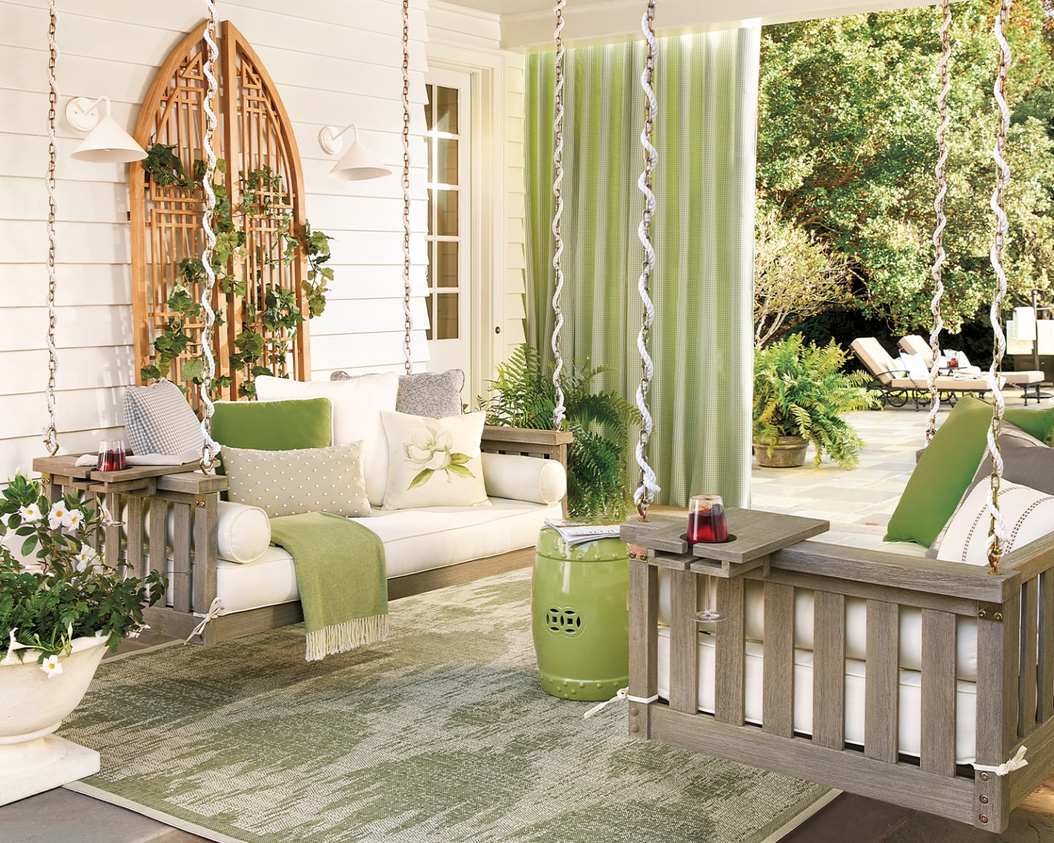 A Guide to Coordinating Outdoor Rugs & Fabrics - How to Decorate