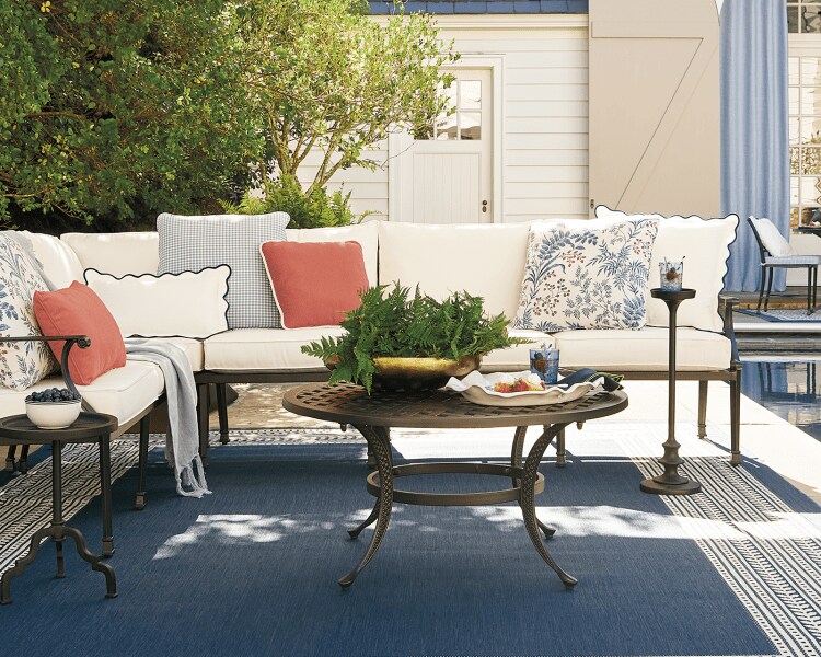 A Guide to Coordinating Outdoor Rugs & Fabrics How to Decorate