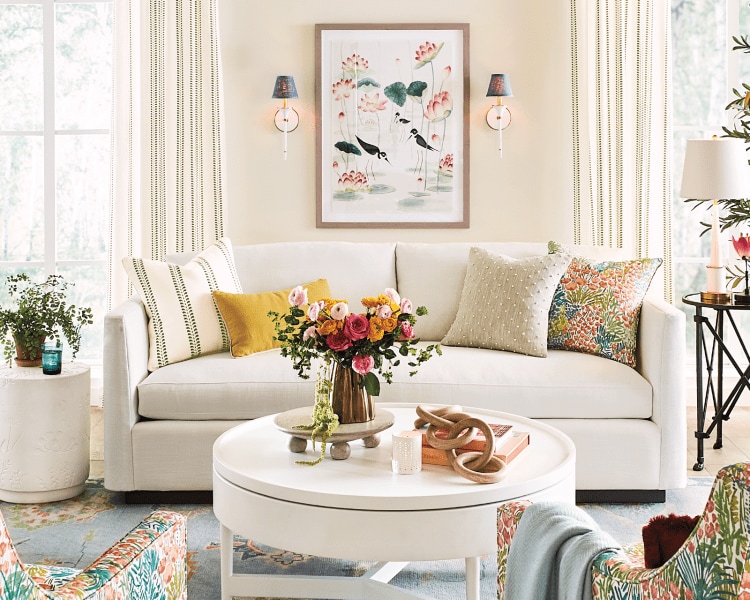 10 Ways to Fill Space Over Your Sofa