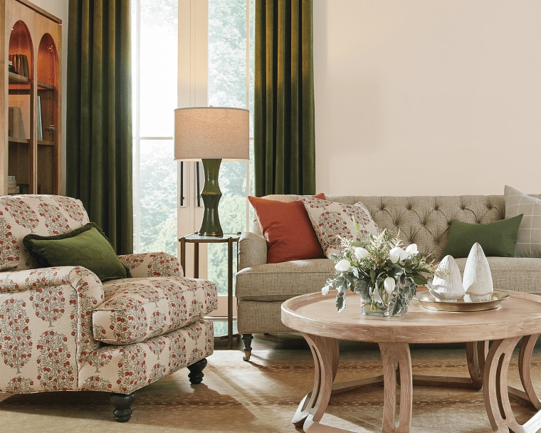 10 Ways to Fill Space Over Your Sofa